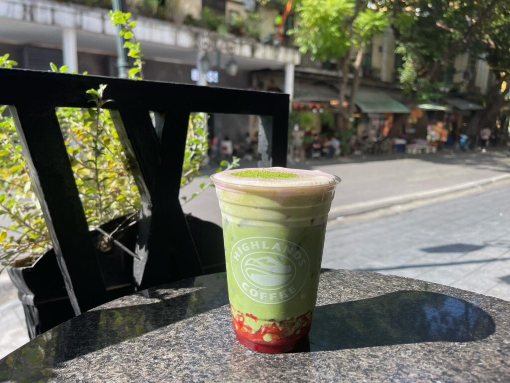 Matcha Dâu Tây - Highlands Coffee