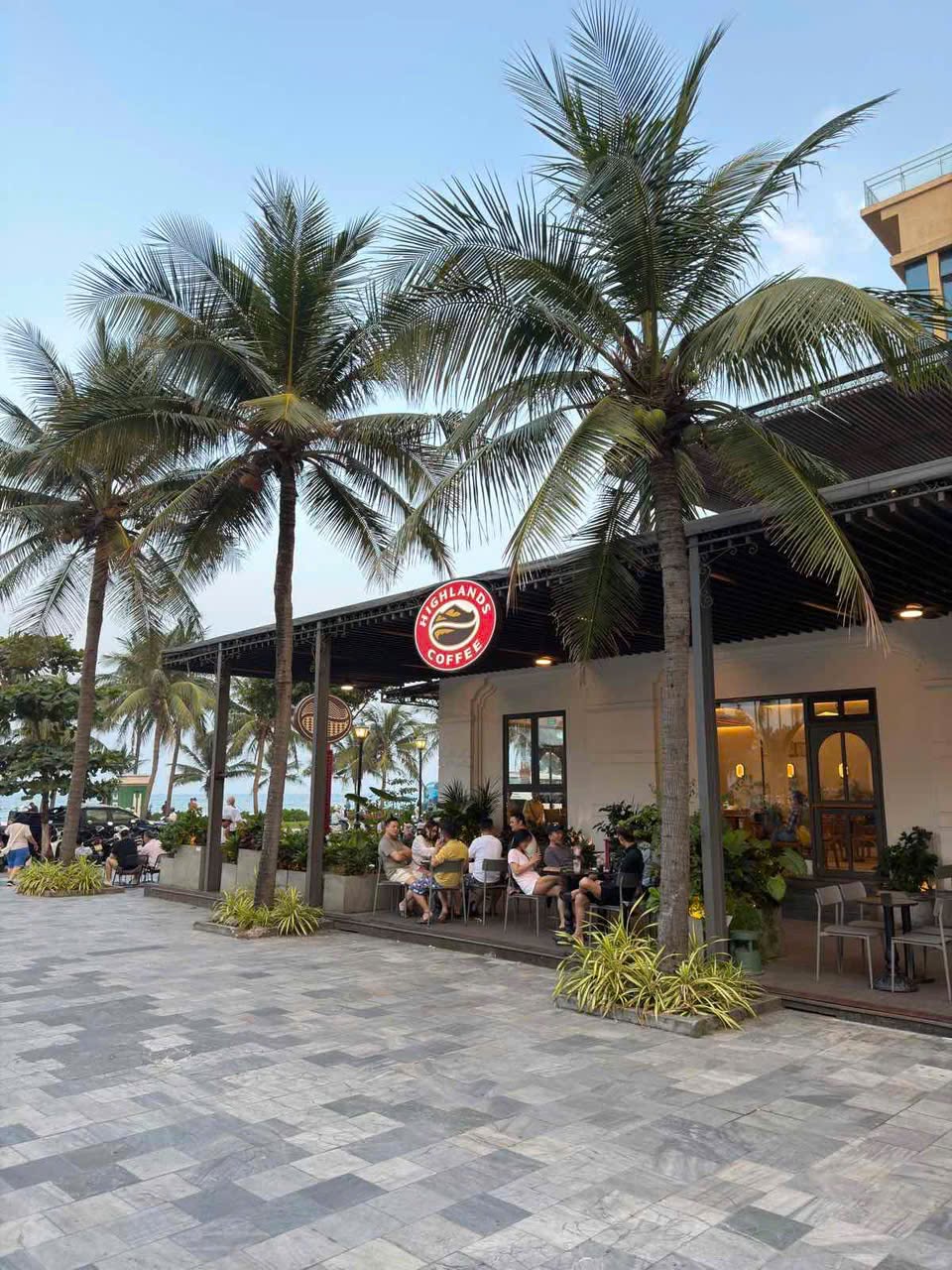 10 Quán Highlands Coffee Đẹp Nhất Đà Nẵng: View Sông Hàn, Biển Mỹ Khê Cực Đỉnh 7 Highlands Coffee 268 Võ Nguyên Giáp
