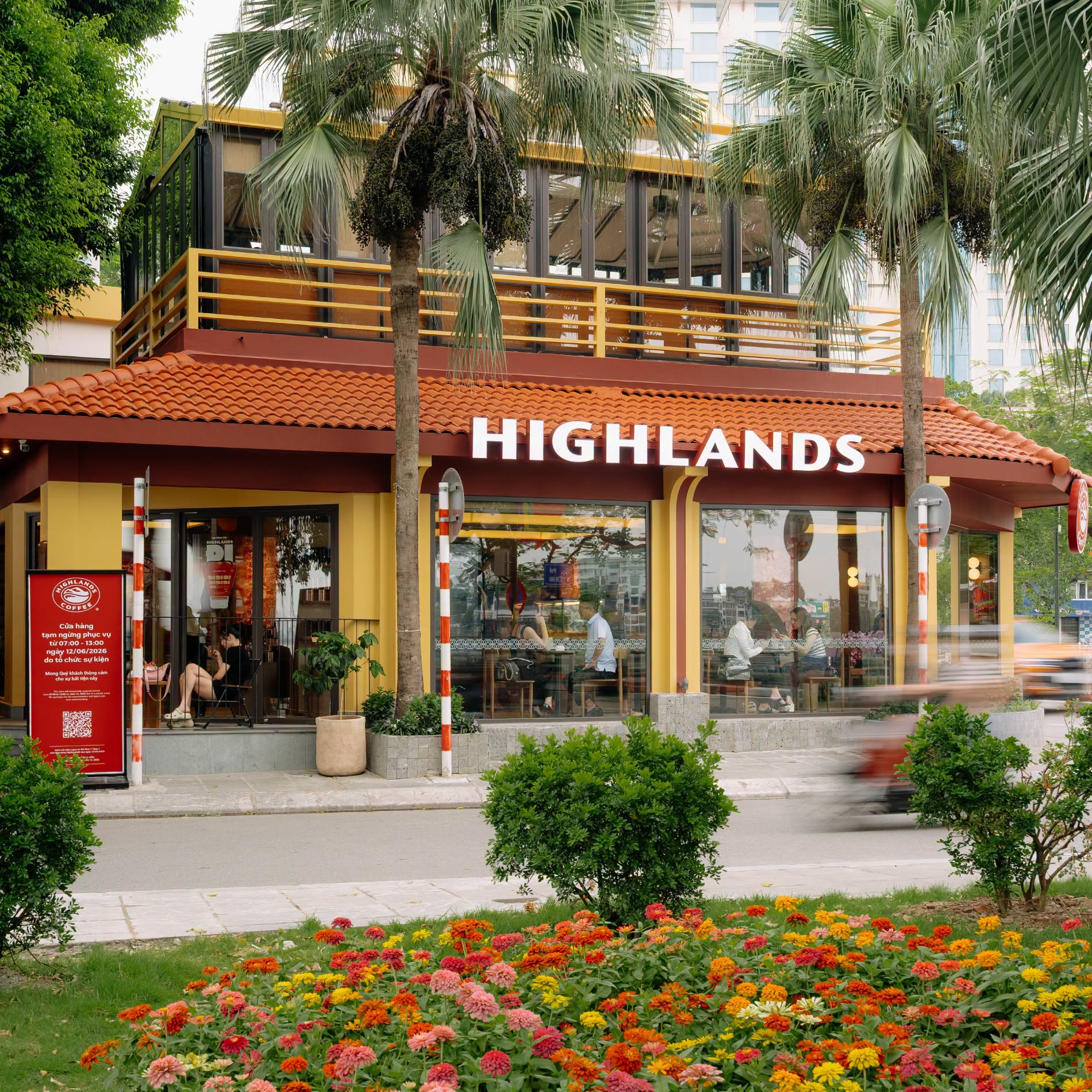 Highlands Coffee 28 Thanh Niên - Top cửa hàng Highlands Coffee đẹp nhất Hà Nội