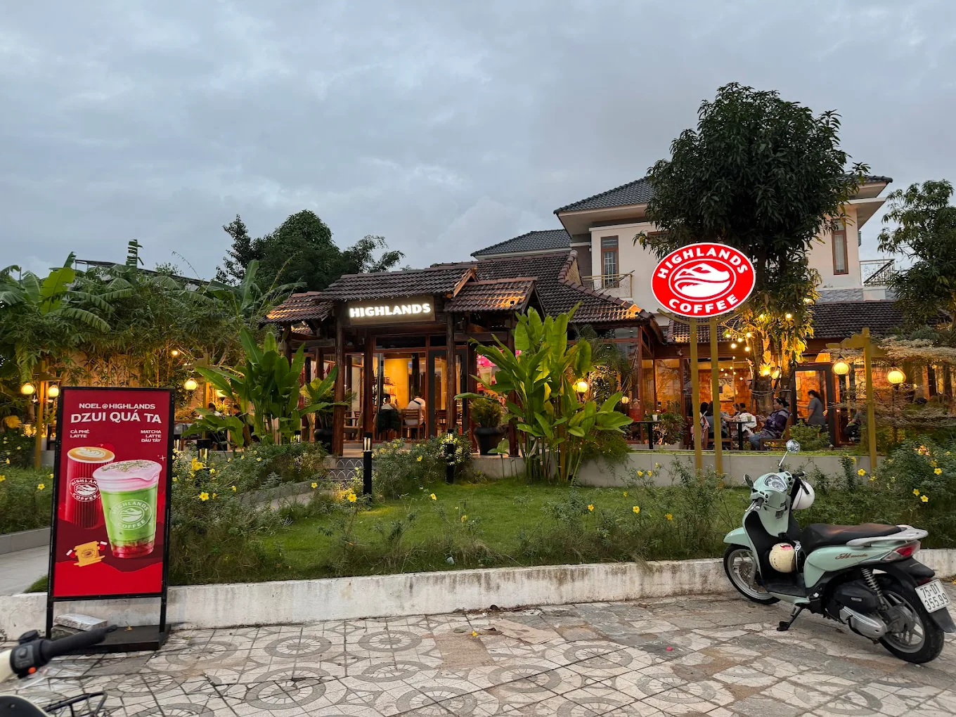 Quán Highlands Coffee đẹp nhất Đà Nẵng - Highlands Coffee 29 Tháng 3 Highlands Coffee 29 Tháng 3 - Đà Nẵng