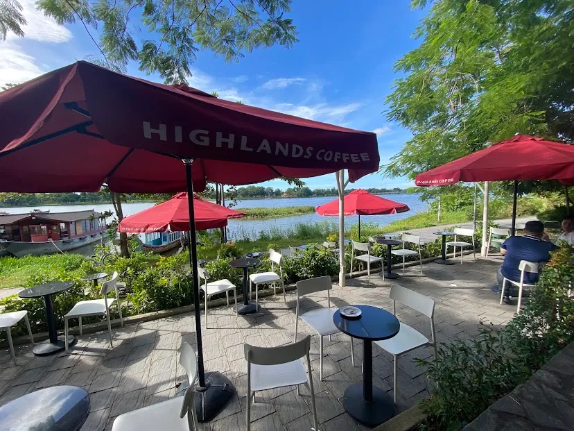 10 Quán Highlands Coffee đẹp nhất Huế: Có quán sát sông Hương, có quán rất chill 5 10 quán Highlands Coffee đẹp nhất Huế - Bến Thuyền Huế