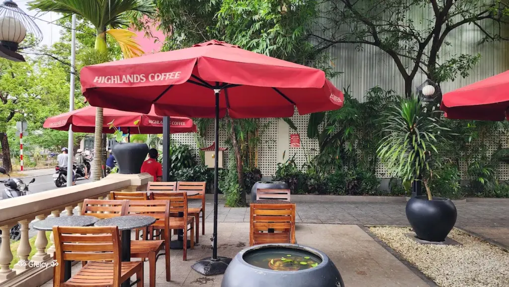 10 Quán Highlands Coffee đẹp nhất Huế: Có quán sát sông Hương, có quán rất chill 9 10 quán Highlands Coffee đẹp nhất Huế -Thạch Hãn