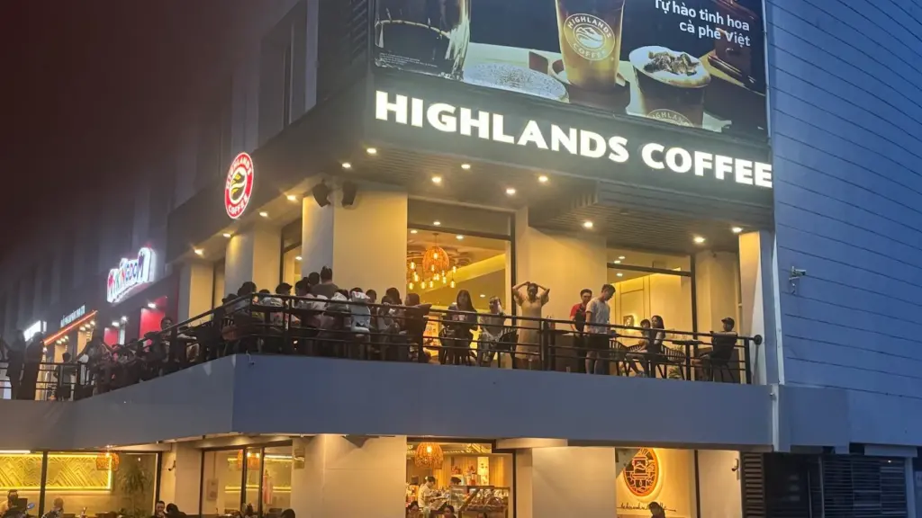 10 Quán Highlands Coffee đẹp nhất Huế: Có quán sát sông Hương, có quán rất chill 4 10 quán Highlands Coffee đẹp nhất Huế - TNL Plaza Huế