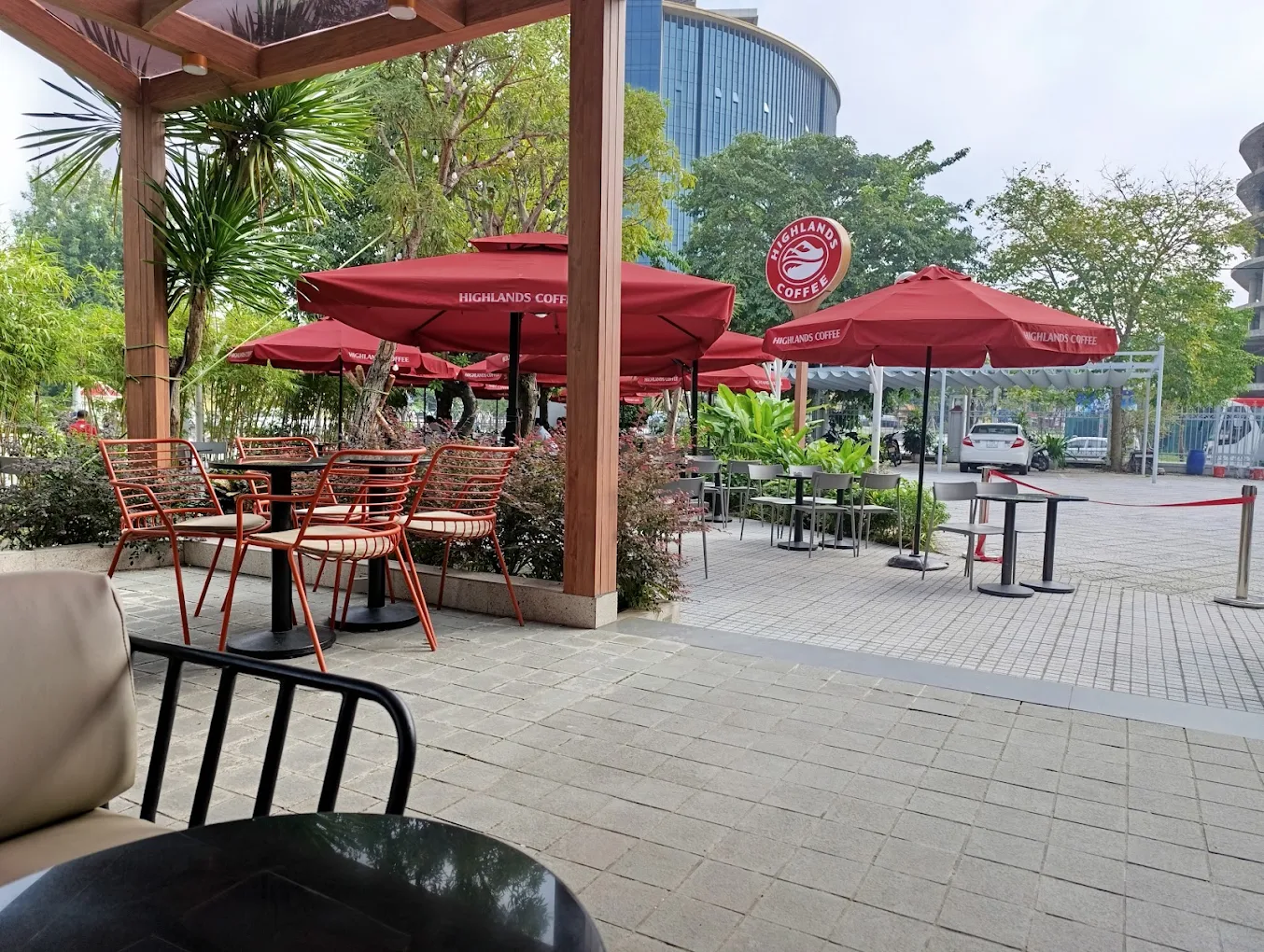 10 Quán Highlands Coffee đẹp nhất Huế: Có quán sát sông Hương, có quán rất chill 2 10 quán Highlands Coffee đẹp nhất Huế - VTV8
