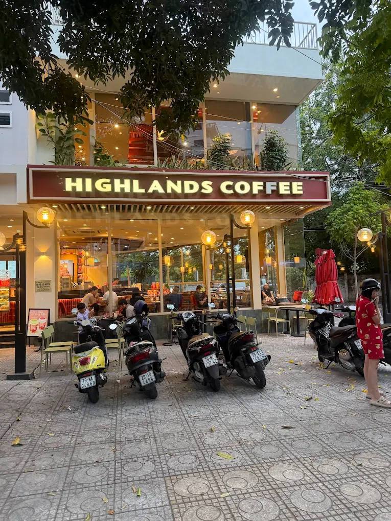 Top 10 Quán Highlands Coffee Nha Trang Đẹp Nhất Đáng Trải Nghiệm 4 Highlands Coffee Nha Trang - 105 Dã Tượng